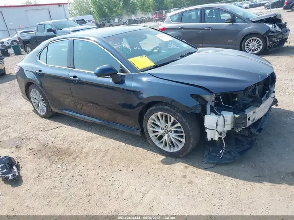4T1B11HK4JU511167 2018 TOYOTA CAMRY - Image 1