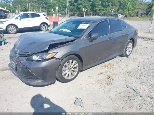 4T1B11HK4JU513307 2018 TOYOTA CAMRY - Image 2