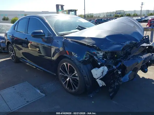 4T1B11HK4JU513646 2018 TOYOTA CAMRY - Image 1