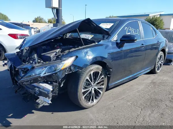 4T1B11HK4JU513646 2018 TOYOTA CAMRY - Image 2