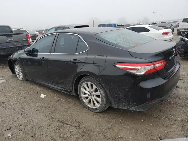 4T1B11HK4JU513730 2018 TOYOTA CAMRY - Image 2
