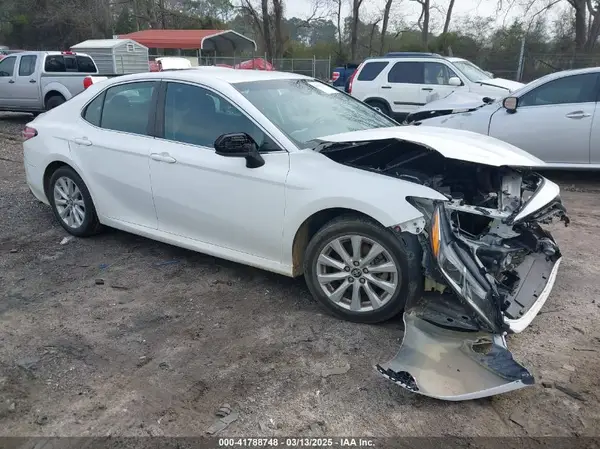 4T1B11HK4JU514232 2018 TOYOTA CAMRY - Image 1