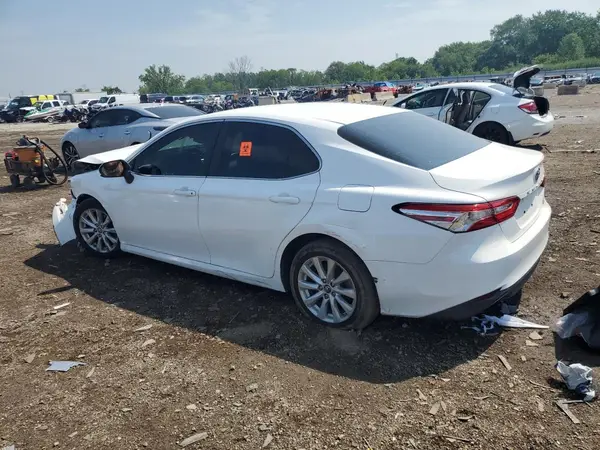 4T1B11HK4JU515753 2018 TOYOTA CAMRY - Image 2