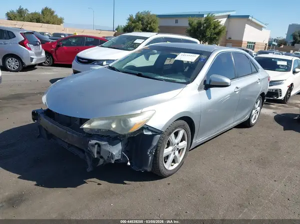 4T1B11HK4JU517812 2018 TOYOTA CAMRY - Image 2