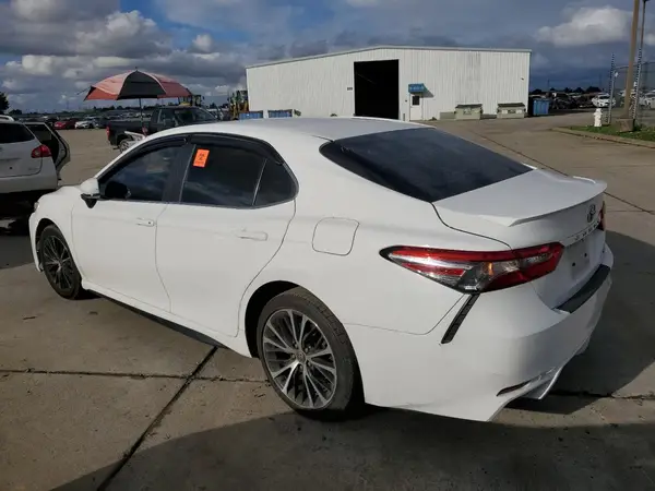 4T1B11HK4JU519379 2018 TOYOTA CAMRY - Image 2
