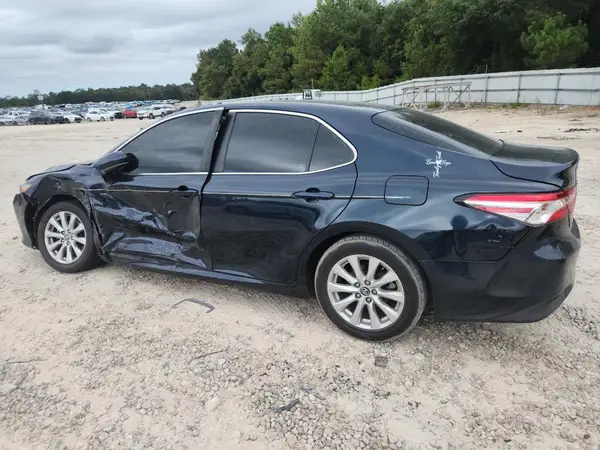 4T1B11HK4JU520225 2018 TOYOTA CAMRY - Image 2