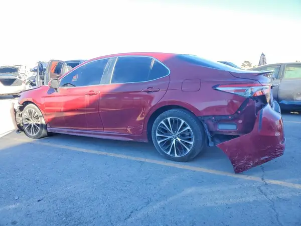 4T1B11HK4JU522668 2018 TOYOTA CAMRY - Image 2