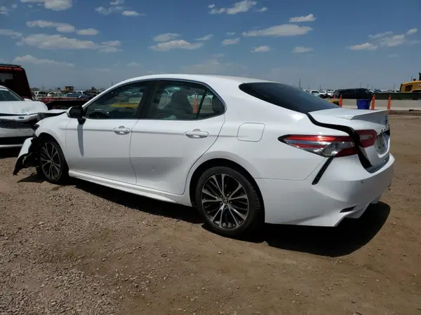 4T1B11HK4JU524601 2018 TOYOTA CAMRY - Image 2