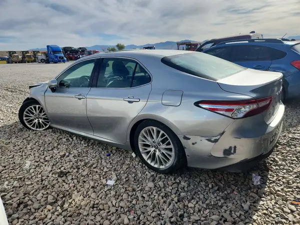 4T1B11HK4JU525361 2018 TOYOTA CAMRY - Image 2