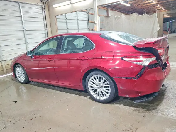 4T1B11HK4JU525974 2018 TOYOTA CAMRY - Image 2