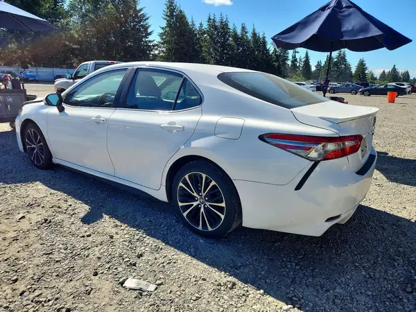 4T1B11HK4JU526249 2018 TOYOTA CAMRY - Image 2