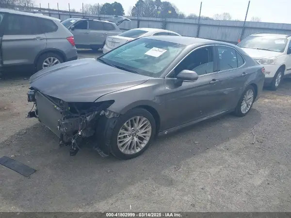 4T1B11HK4JU528602 2018 TOYOTA CAMRY - Image 2