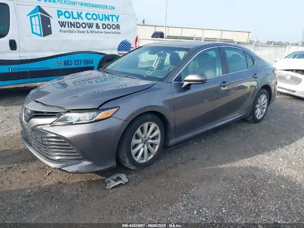 4T1B11HK4JU528986 2018 TOYOTA CAMRY - Image 2