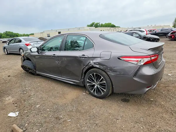 4T1B11HK4JU529958 2018 TOYOTA CAMRY - Image 2