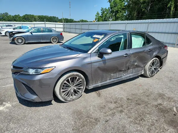 4T1B11HK4JU530656 2018 TOYOTA CAMRY - Image 1