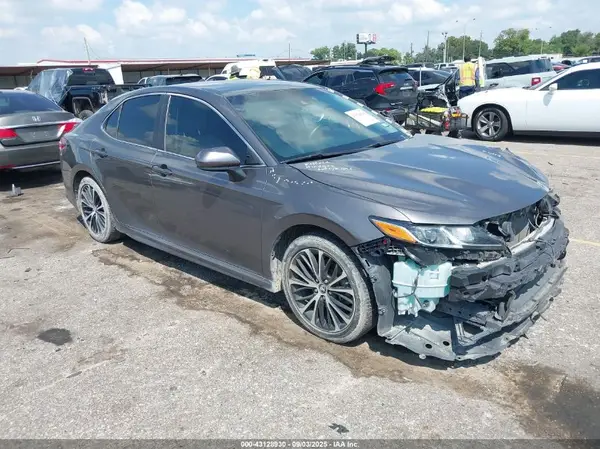 4T1B11HK4JU531385 2018 TOYOTA CAMRY - Image 1