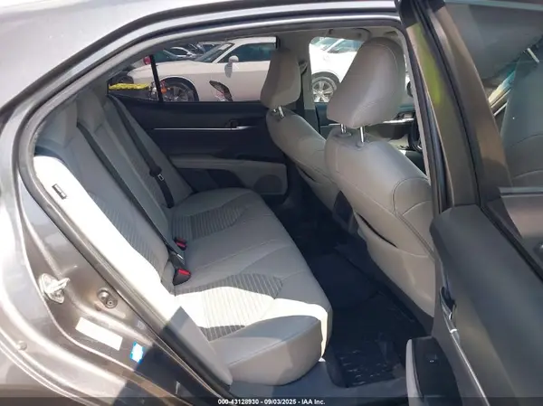 4T1B11HK4JU531385 2018 TOYOTA CAMRY - Image 8