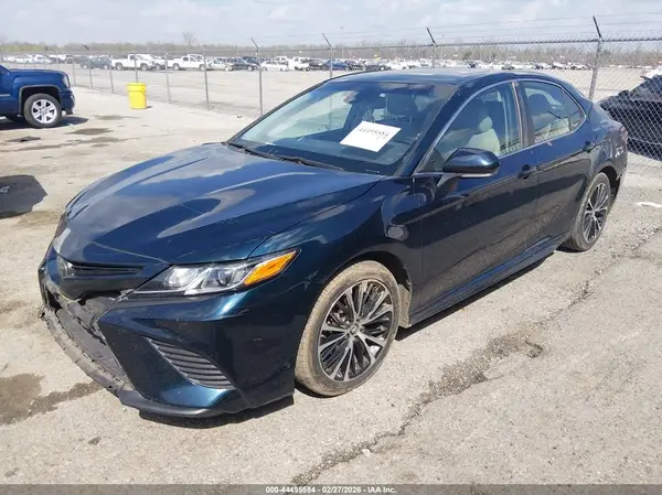 4T1B11HK4JU532553 2018 TOYOTA CAMRY - Image 2