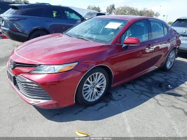 4T1B11HK4JU532861 2018 TOYOTA CAMRY - Image 2