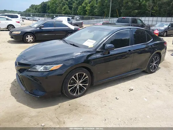 4T1B11HK4JU532956 2018 TOYOTA CAMRY - Image 2