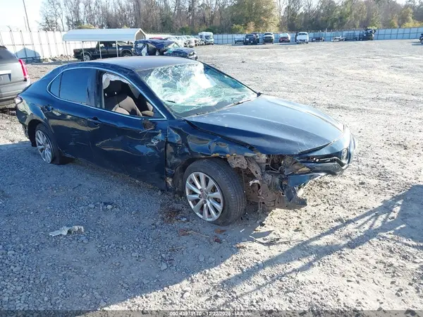 4T1B11HK4JU533279 2018 TOYOTA CAMRY - Image 1