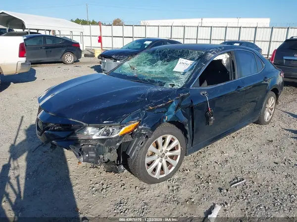 4T1B11HK4JU533279 2018 TOYOTA CAMRY - Image 2