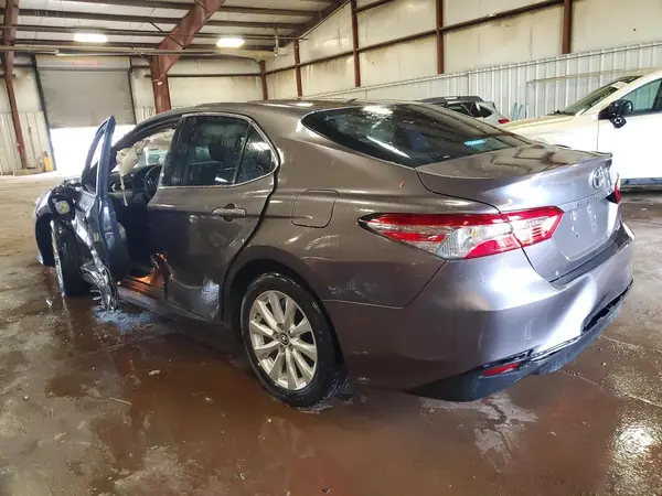 4T1B11HK4JU533475 2018 TOYOTA CAMRY - Image 2