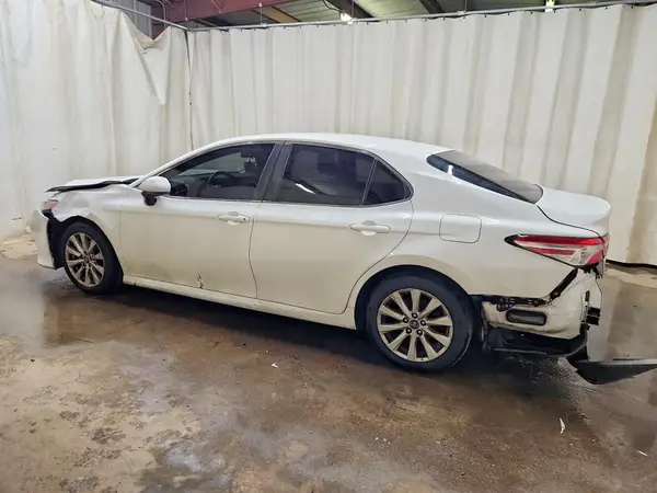 4T1B11HK4JU536361 2018 TOYOTA CAMRY - Image 2