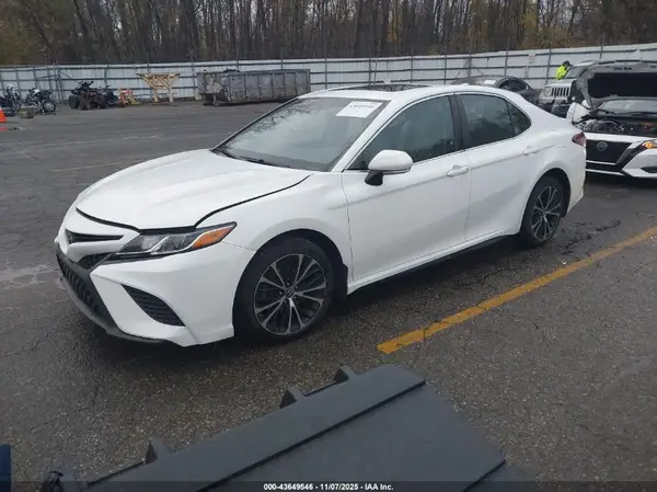 4T1B11HK4JU537140 2018 TOYOTA CAMRY - Image 2