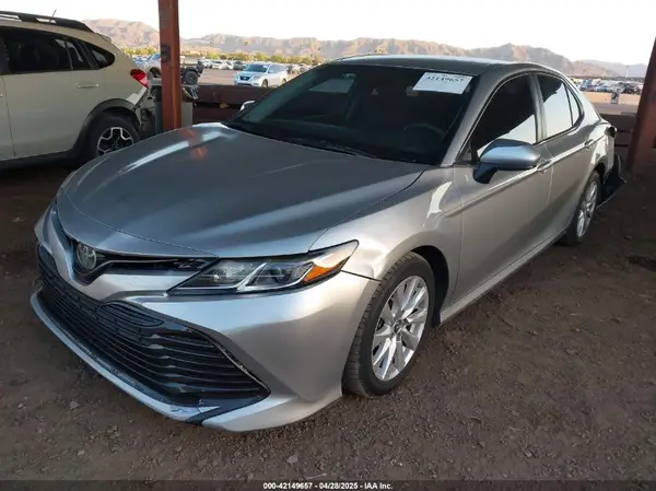 4T1B11HK4JU537560 2018 TOYOTA CAMRY - Image 2