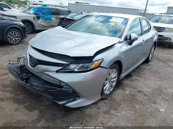 4T1B11HK4JU538899 2018 TOYOTA CAMRY - Image 2