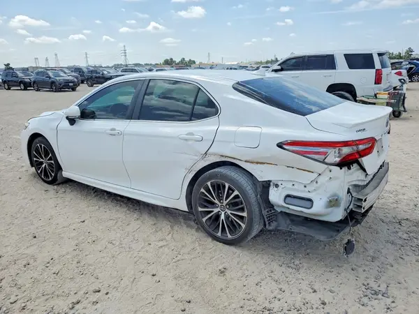 4T1B11HK4JU540636 2018 TOYOTA CAMRY - Image 2