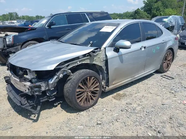 4T1B11HK4JU540958 2018 TOYOTA CAMRY - Image 2