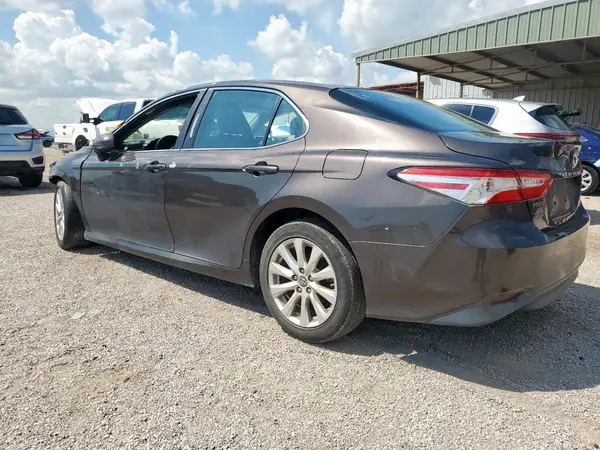 4T1B11HK4JU542029 2018 TOYOTA CAMRY - Image 2