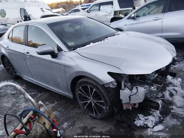 4T1B11HK4JU542726 2018 TOYOTA CAMRY - Image 1
