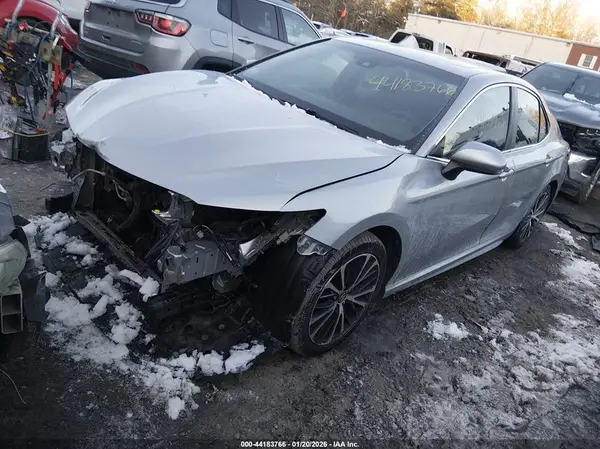 4T1B11HK4JU542726 2018 TOYOTA CAMRY - Image 2