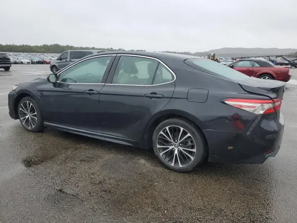 4T1B11HK4JU543858 2018 TOYOTA CAMRY - Image 2