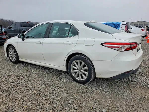 4T1B11HK4JU545299 2018 TOYOTA CAMRY - Image 2