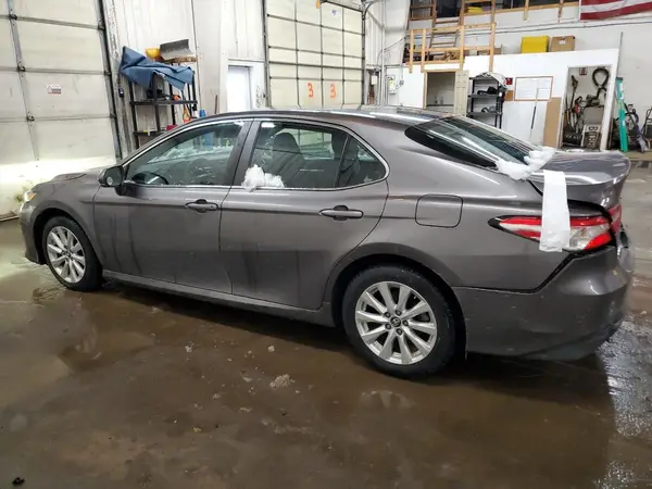 4T1B11HK4JU548722 2018 TOYOTA CAMRY - Image 2