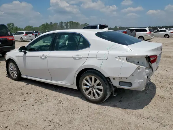 4T1B11HK4JU548932 2018 TOYOTA CAMRY - Image 2