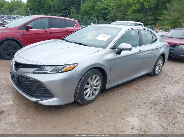 4T1B11HK4JU549126 2018 TOYOTA CAMRY - Image 2