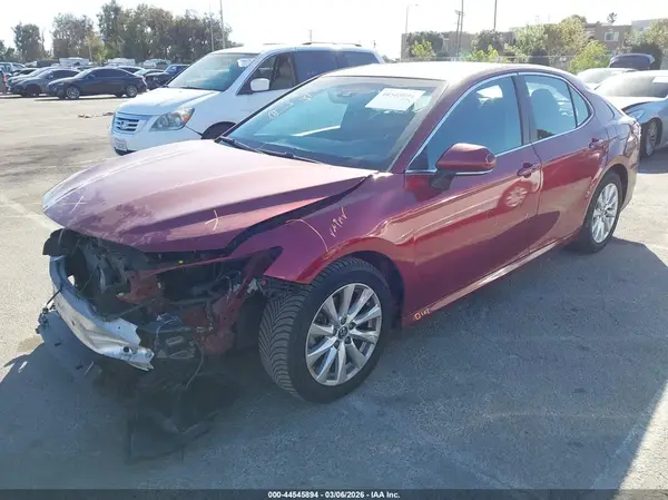 4T1B11HK4JU550552 2018 TOYOTA CAMRY - Image 2