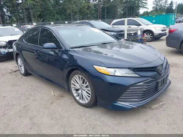 4T1B11HK4JU551202 2018 TOYOTA CAMRY - Image 1