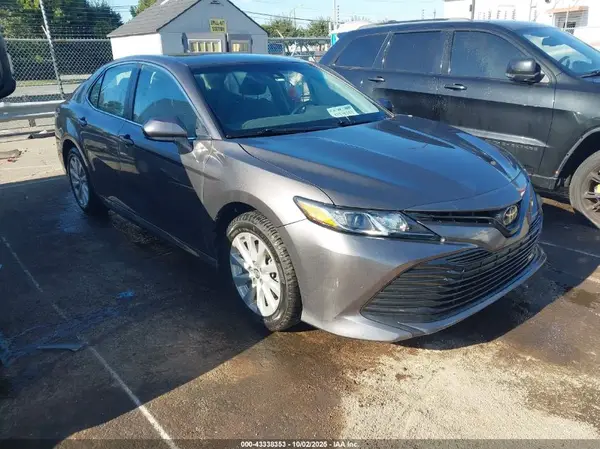 4T1B11HK4JU551894 2018 TOYOTA CAMRY - Image 1
