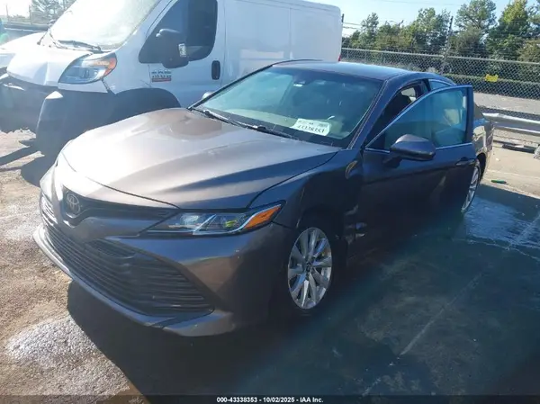 4T1B11HK4JU551894 2018 TOYOTA CAMRY - Image 2