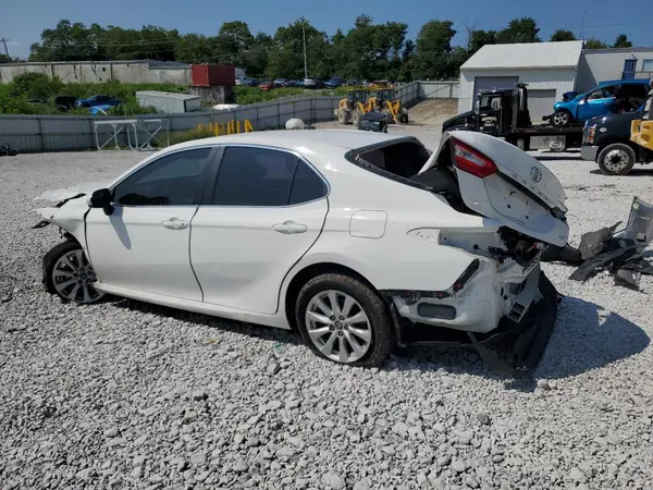 4T1B11HK4JU552916 2018 TOYOTA CAMRY - Image 2