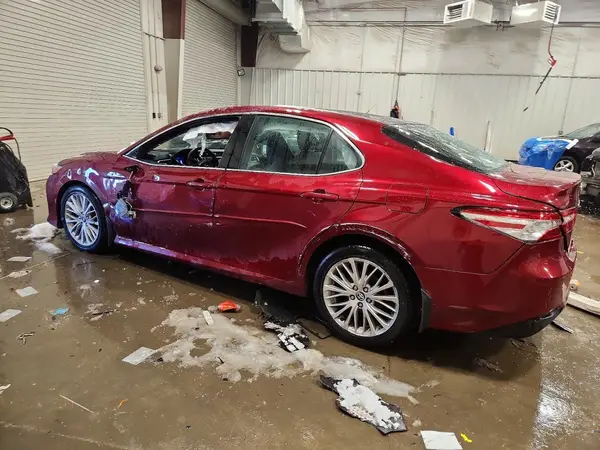 4T1B11HK4JU552933 2018 TOYOTA CAMRY - Image 2
