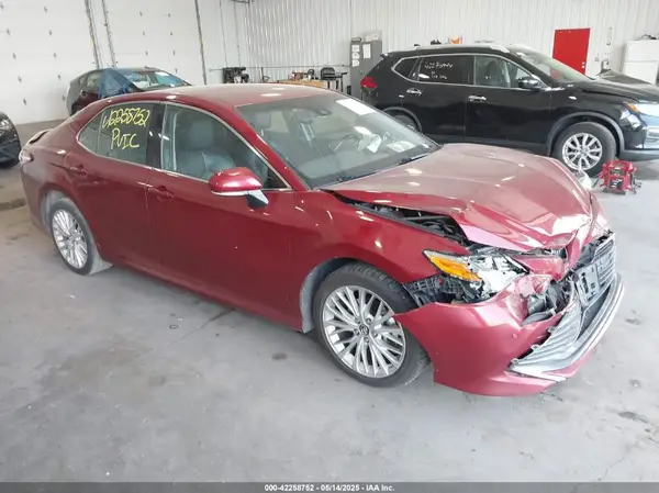 4T1B11HK4JU552981 2018 TOYOTA CAMRY - Image 1