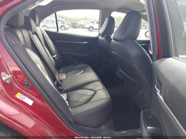 4T1B11HK4JU553631 2018 TOYOTA CAMRY - Image 8