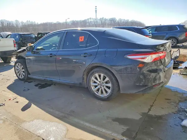 4T1B11HK4JU554620 2018 TOYOTA CAMRY - Image 2